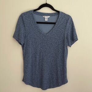Athleta Breezy Blue Leopard Print V-Neck Tee